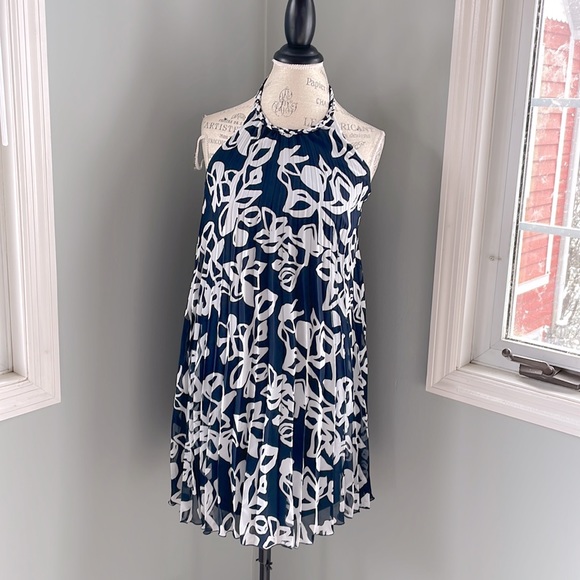 Max & Cleo Dresses & Skirts - Max & Cleo halter style shift dress EUC size 6
